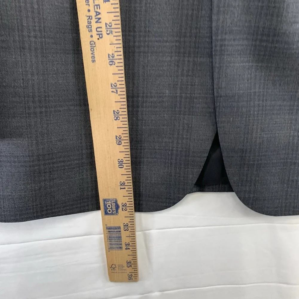 Jos A Bank Traveler 2 Pc Gray Plaid Wool Suit Mens 43L‎ / 37 x 32 Jacket Pants